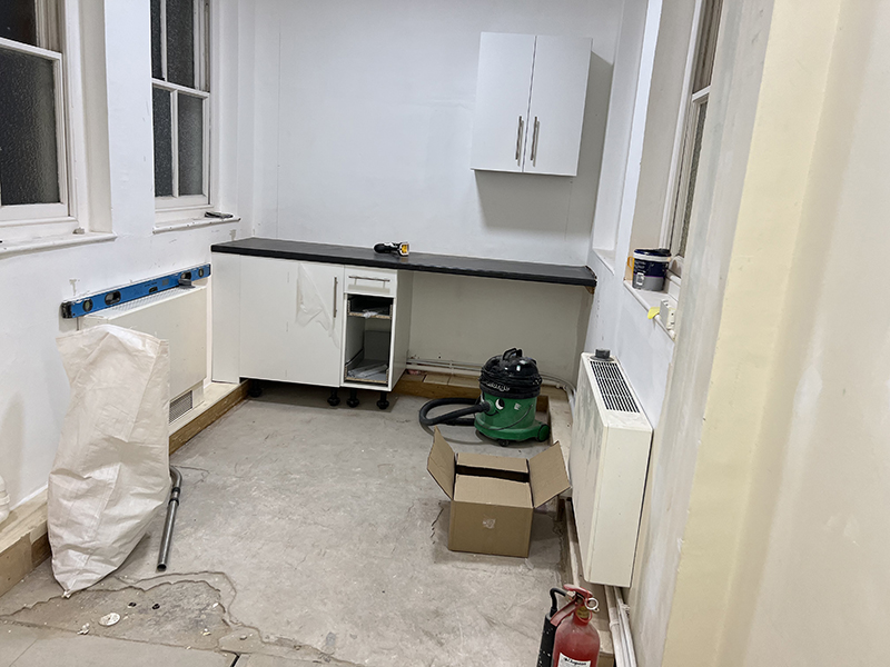 Fitting new kitchen